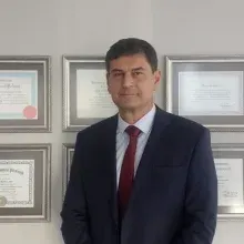 Prof. Dr. Mehmetcik Ruşen Kapucu — Plastik Rekonstrüktif Ve Estetik Cerrahi, Ankara. Portre fotoğrafı.