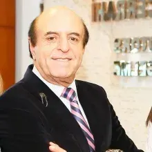 Op. Dr. İbrahim Oskui — Plastik Rekonstrüktif Ve Estetik Cerrahi, İstanbul. Portre fotoğrafı.