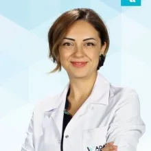 Uzm. Dr. Meryem Berfu Yüceer — Çocuk Sağlığı Ve Hastalıkları, Sakarya. Portre fotoğrafı.