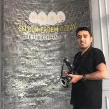 Uzm. Dt. Selçuk Erdem Özbay — Kahramanmaraş. Portre fotoğrafı.