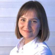 Dt. Nisa Nur Şahin — Diş Hekimi, Antalya. Portre fotoğrafı.