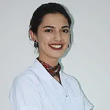 Dt. Duygu Eryetgin — Diş Hekimi, Antalya. Portre fotoğrafı.