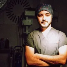 Op. Dr. Alper İnce — Plastik Rekonstrüktif Ve Estetik Cerrahi, İstanbul. Portre fotoğrafı.