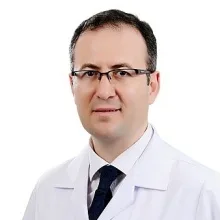 Doç. Dr. Ali Sallı — Fiziksel tıp ve rehabilitasyon. Portre fotoğrafı.