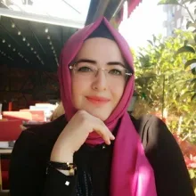 Dt. Hatice Hoyrazlı — Diş Hekimi, Antalya. Portre fotoğrafı.