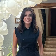 Uzm. Psk. Sena Sevimli Karakaş — Psikoloji, Bursa. Portre fotoğrafı.