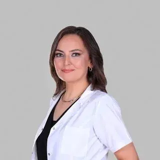 Uzm. Dr. Burcu Kurt — Kumluca, Antalya. Portre fotoğrafı.
