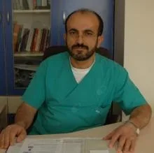 Dt. İsmail Tunç — Diş Hekimi, İstanbul. Portre fotoğrafı.