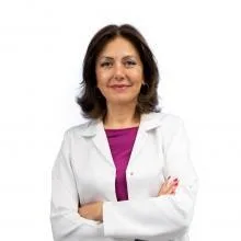 Dr. Dt. Günseli Ağaoğlu Uygur — Ortodonti, İstanbul. Portre fotoğrafı.