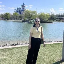 Dkt. Sinem Erdoğan — Dil ve Konuşma Terapisi, Malatya. Portre fotoğrafı.