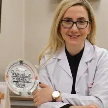 Doç. Dr. Neval Yaman Görük — Kadın Hastalıkları Ve Doğum, Diyarbakır. Portre fotoğrafı.