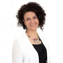 Psk. Özge Ünal — Psikoloji, Bahçelievler, İstanbul. Portre fotoğrafı.