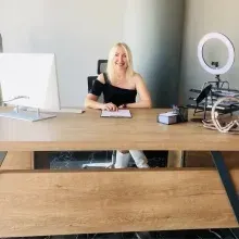 Uzm. Dr. Ela Nergis Eroğlu — Dermatoloji, Çankaya, Ankara. Portre fotoğrafı.