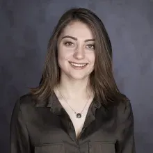 Uzm. Dkt. Aleyna Tekin — Dil ve Konuşma Terapisi, Kocaeli. Portre fotoğrafı.