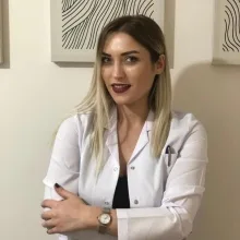 Psk. Cansu Sarı — Psikoloji, Mersin. Portre fotoğrafı.
