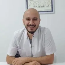 Dt. Ahmet Erdem Demiral — Diş Hekimi, Gaziantep. Portre fotoğrafı.
