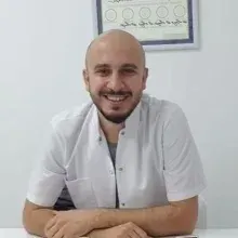 Dt. Ahmet Erdem Demiral — Diş Hekimi, Gaziantep. Portre fotoğrafı.
