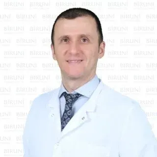 Dr. Öğr. Üyesi Şafak Sayar — Ortopedi Ve Travmatoloji, Küçükçekmece, İstanbul. Portre fotoğrafı.
