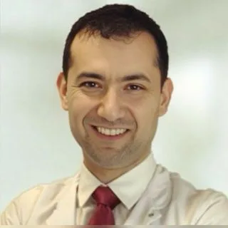 Prof. Dr. Alper Ağca — Göz Hastalıkları, İstanbul. Portre fotoğrafı.