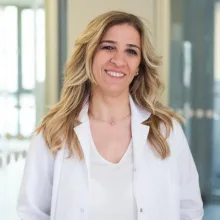 Uzm. Dr. Gülay Özgön — Tıbbi Farmakoloji, Şişli, İstanbul. Portre fotoğrafı.