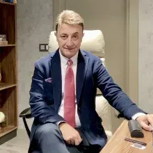 Prof. Dr. Tayfun Bağış — Kadın Hastalıkları Ve Doğum, İstanbul. Portre fotoğrafı.
