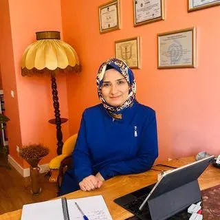 Uzm. Psk. Ayşe İltar — Psikoloji, İstanbul. Portre fotoğrafı.