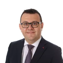 Prof. Dr. Emin Özlü — Dermatoloji, Düzce. Portre fotoğrafı.