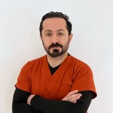 Dt. Tolga Yazlık — Diş Hekimi, Van. Portre fotoğrafı.