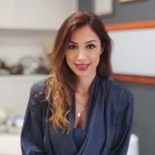 Op. Dr. Esra Saygılı — Kadın Hastalıkları Ve Doğum, Bahçelievler, İstanbul. Portre fotoğrafı.