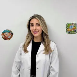 Dr. Dt. Ekin Doğan — Çocuk Diş Hekimliği (Pedodonti), Gaziantep. Portre fotoğrafı.