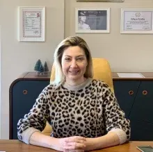Op. Dr. Gökçen Ayyıldız — Plastik Rekonstrüktif Ve Estetik Cerrahi, Hatay. Portre fotoğrafı.
