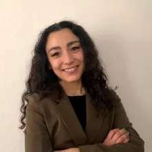 Psk. Melike Eğinlioğlu — Psikoloji, İzmir. Portre fotoğrafı.