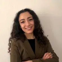Psk. Melike Eğinlioğlu — Psikoloji, İzmir. Portre fotoğrafı.