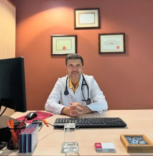 Doç. Dr. Hakan Fotbolcu profilinde yer alan galeri fotoğrafı.