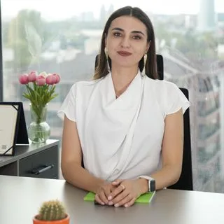 Dyt. Ayşenur Gülsün Benli — Diyetisyen, Ankara. Portre fotoğrafı.