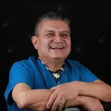 Dt. İbrahim Yağlı — Diş Hekimi, İzmir. Portre fotoğrafı.