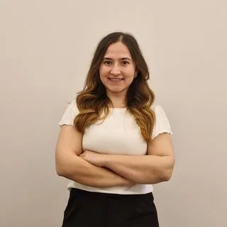 Uzm. Fzt. Gizem Genç — Fizyoterapi Ve Rehabilitasyon, Aydın. Portre fotoğrafı.