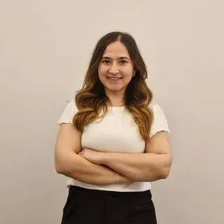 Uzm. Fzt. Gizem Genç — Fizyoterapi Ve Rehabilitasyon, Aydın. Portre fotoğrafı.