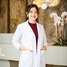 Dr. Dt. Pelin Deniz Günaltay — Muğla. Portre fotoğrafı.