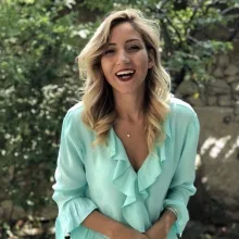 Dyt. Tuba Feyza Avcı — Diyetisyen, İstanbul. Portre fotoğrafı.