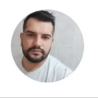 Dr. Anıl Keçebaş — Sertifikalı Medikal Estetik, Mersin. Portre fotoğrafı.