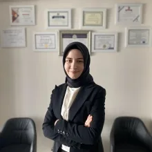 Dkt. Ece İrem Yıldız — Dil ve Konuşma Terapisi, Mersin. Portre fotoğrafı.