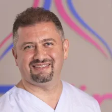 Op. Dr. Niyazi Umut Özdemir — Üroloji, Antalya. Portre fotoğrafı.