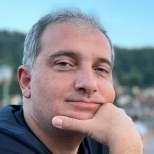 Doç. Dr. Kadir Ömür Günseren — Üroloji, Nilüfer, Bursa. Portre fotoğrafı.
