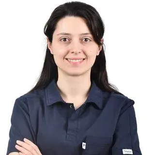 Dt. Fatma Nursena Altay — Diş Hekimi, Maltepe, İstanbul. Portre fotoğrafı.