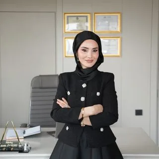 Psk. Sevda Ayyıldız — Psikoloji, Mersin. Portre fotoğrafı.
