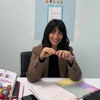 Uzm. Dr. Belde Baca — Çocuk ve Ergen Psikiyatrisi, İstanbul. Portre fotoğrafı.