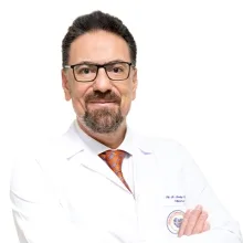 Doç. Dr. Burkay K. Kaçıra — Ortopedi Ve Travmatoloji. Portre fotoğrafı.