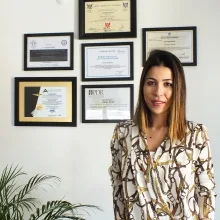 Psk. Ayşegül Topuz — Psikoloji, Antalya. Portre fotoğrafı.