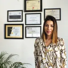 Psk. Ayşegül Topuz — Psikoloji, Antalya. Portre fotoğrafı.